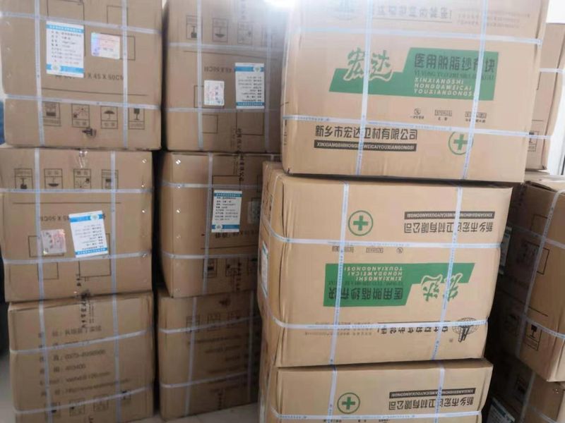 醫(yī)用脫脂紗布?jí)K發(fā)貨中